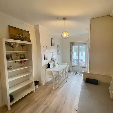 Charming Superb Location In 7th District Párizs