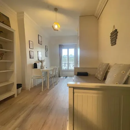 Appartamento Charming Superb Location In 7th District *