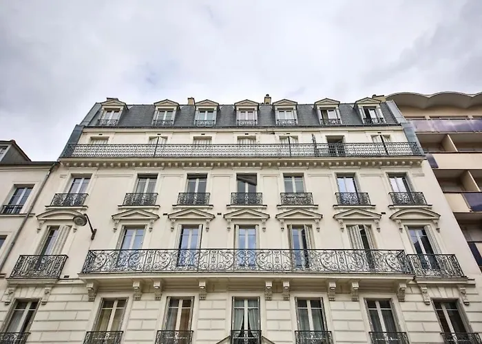 아파트 Charming Superb Location In 7th District