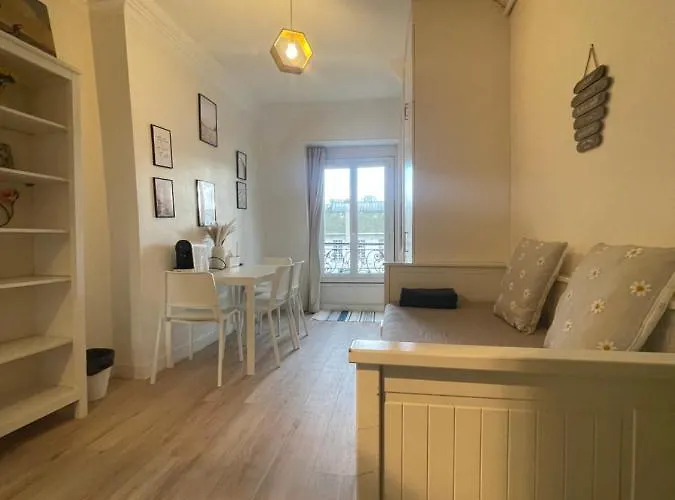 아파트 Charming Superb Location In 7th District *