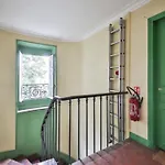 Charming Superb Location In 7th District Париж