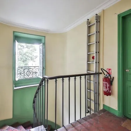 Charming Superb Location In 7th District París